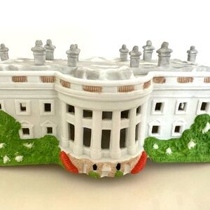 Seymour Mann Inc. Porcelain Ceramic Christmas White House Sculpture